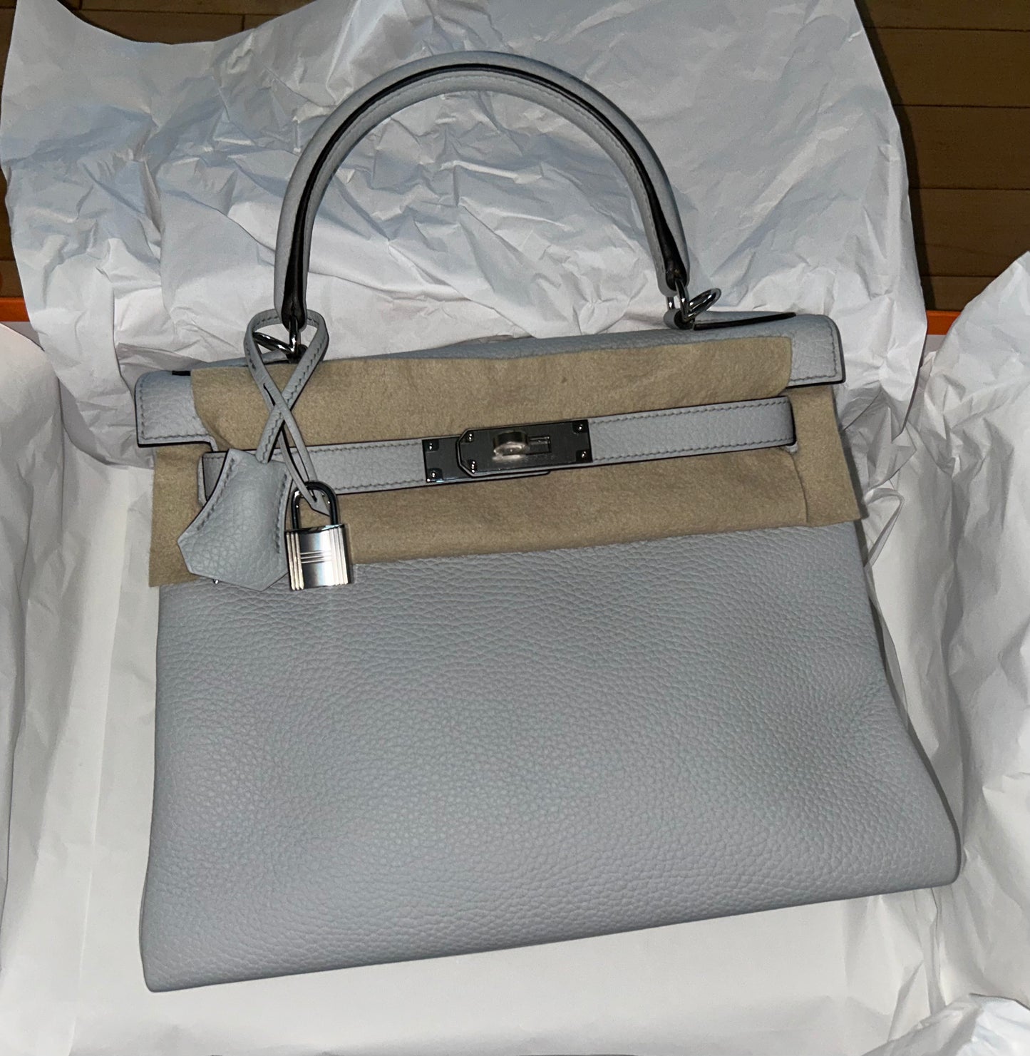 HERMÈS Kelly 28 Bleu Pale Clemence Leather Palladium Hardware