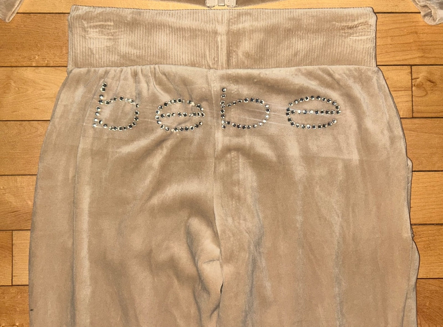 NEW! NWT BEBE Bling Velour Rhinestone Logo Tracksuit Set in Beige Cream Size XS