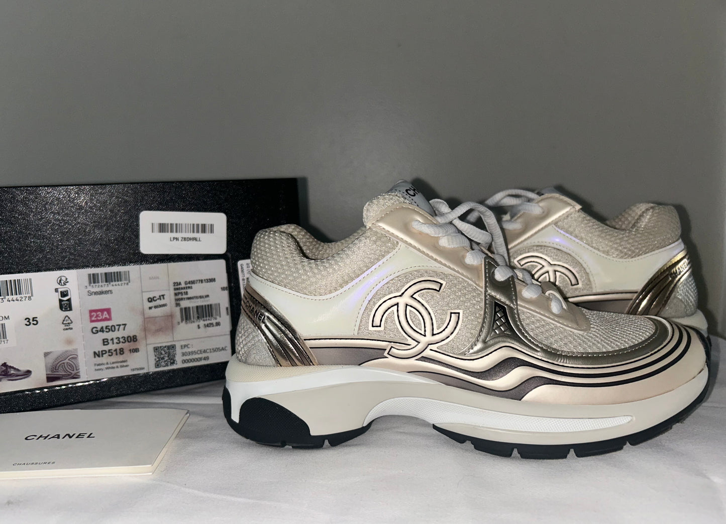 CHANEL 23A Laminated Calfskin Stretch CC Women's Sneakers Trainers Size 35 White