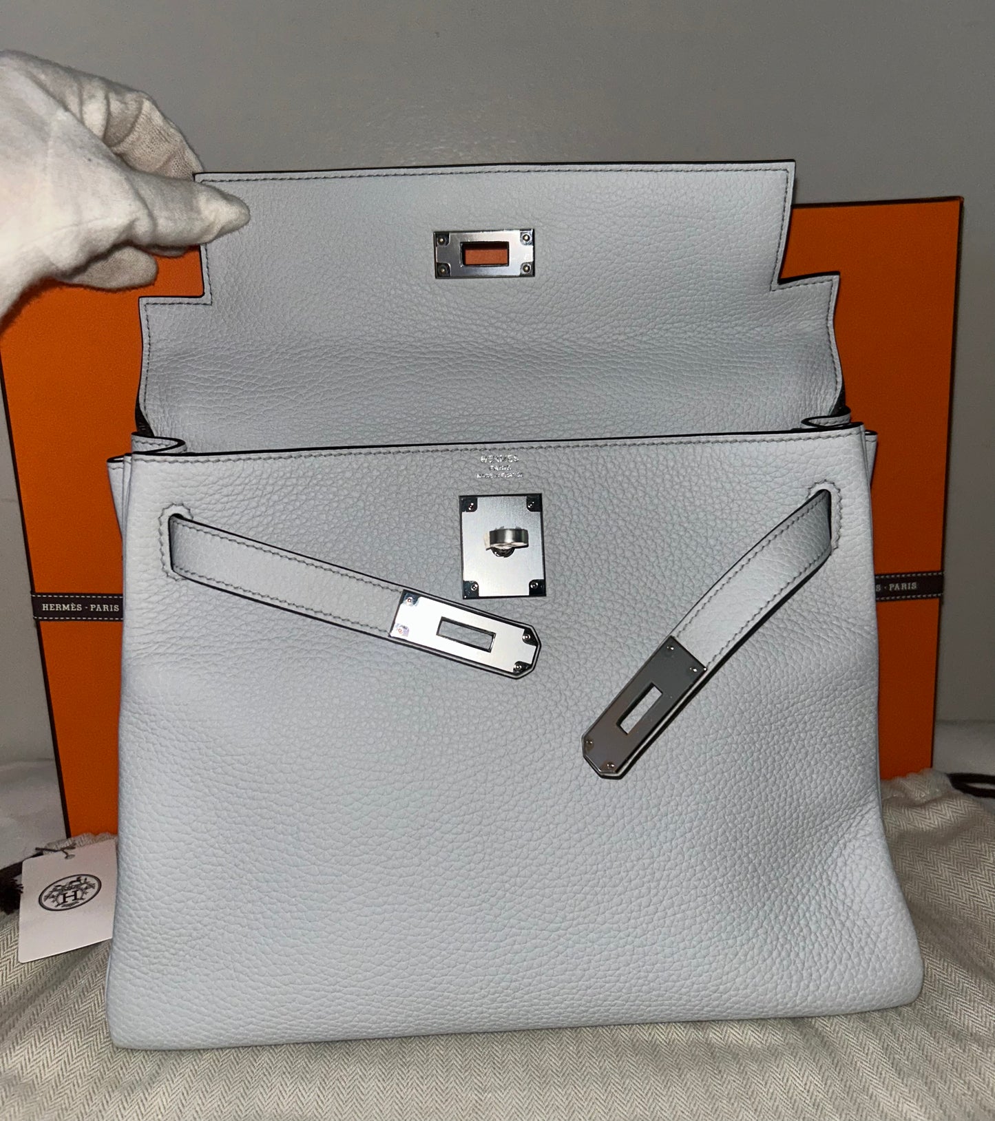 HERMÈS Kelly 28 Bleu Pale Clemence Leather Palladium Hardware