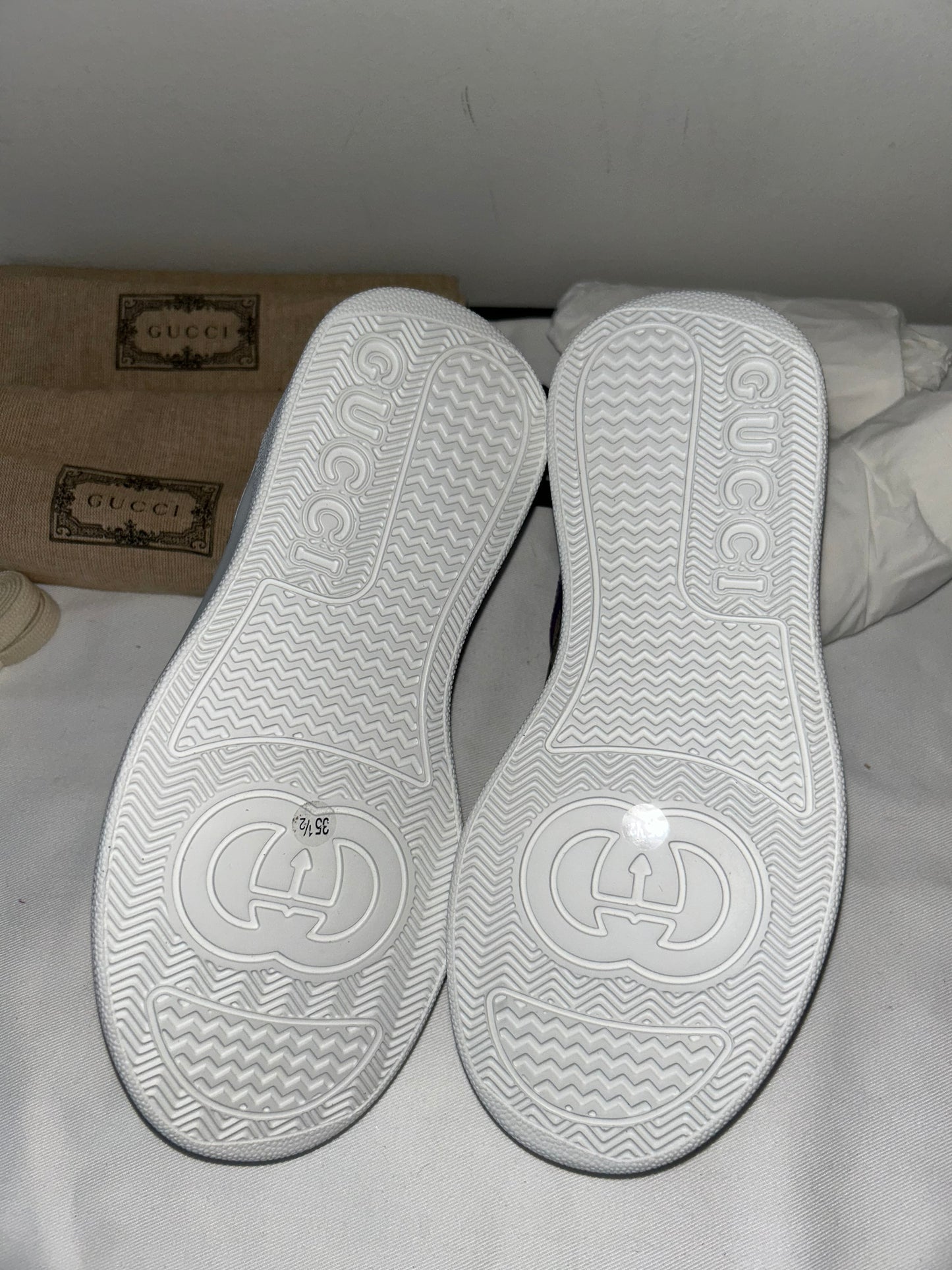 GUCCI GG Supreme Calfskin Low-Top Sneakers Beige/White/Pink Multi Size 5.5