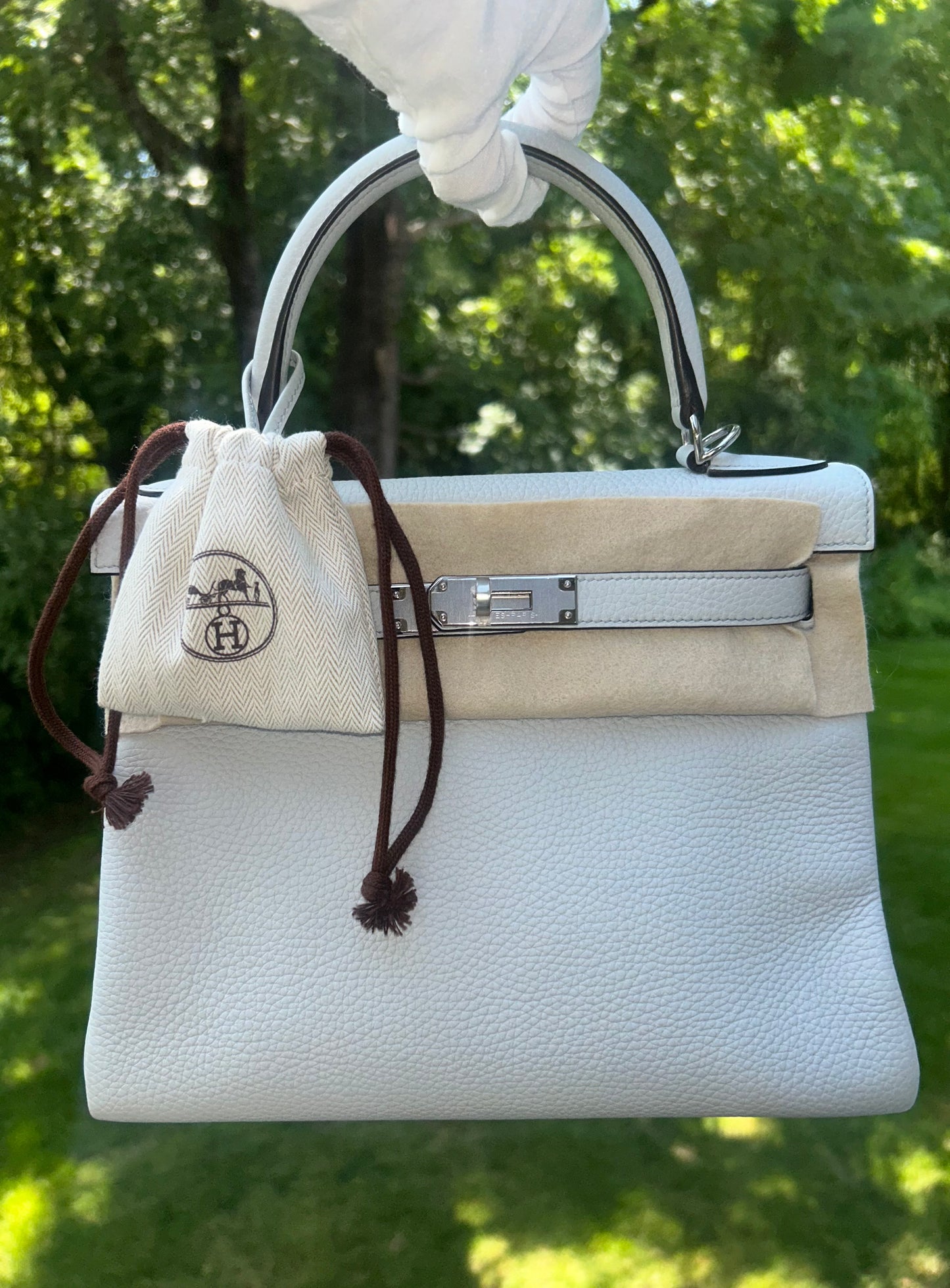 HERMÈS Kelly 28 Bleu Pale Clemence Leather Palladium Hardware