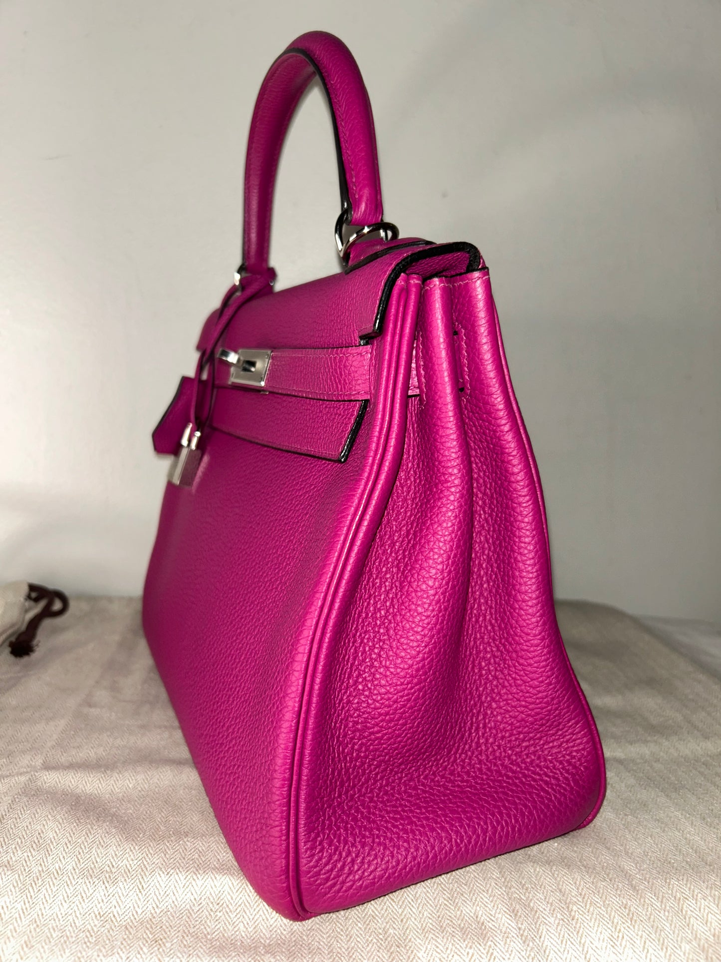 HERMES Kelly 28 Rose Pourpre Togo Palladium Hardware
