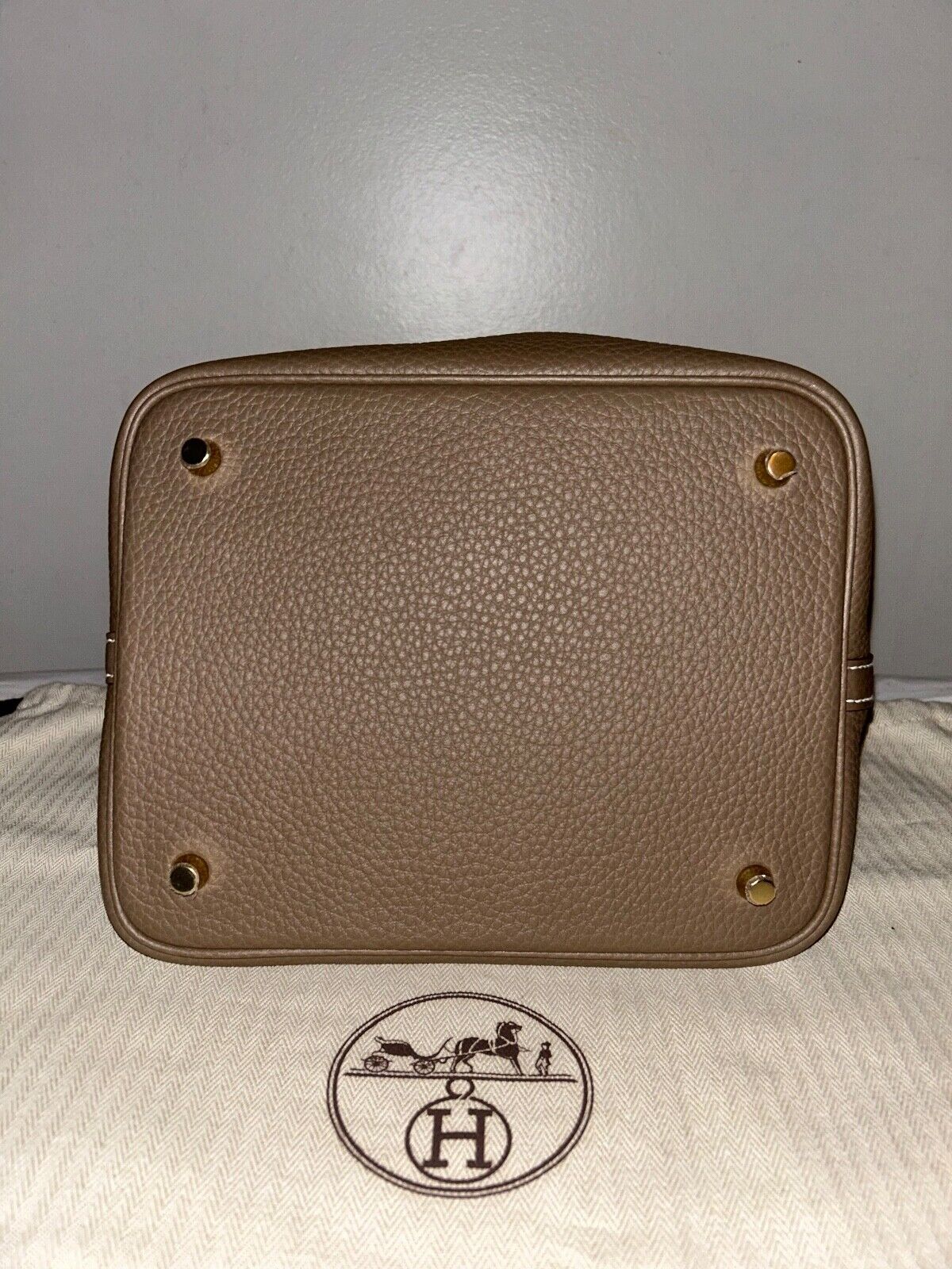 HERMÈS Picotin Lock 22 Etoupe Clemence Gold Hardware *2023* Stamp B