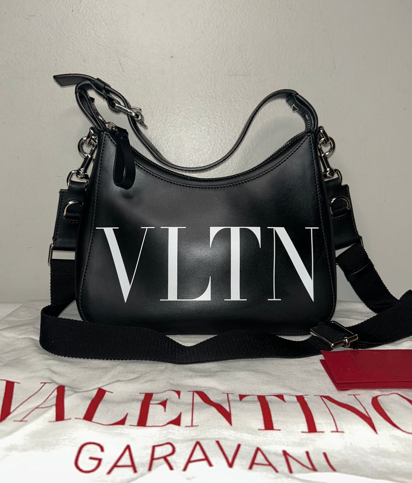 VALENTINO GARAVANI VLTN Logo Leather Shoulder Bag Black