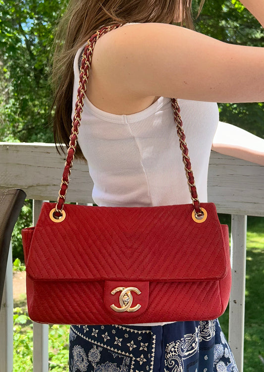 CHANEL Classic CC Medium Flap Chevron Leather Shoulder Bag Red