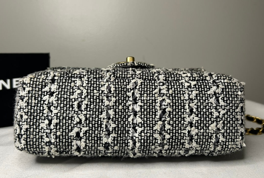CHANEL CC Mini Pearl Flap Bag Sequin Tweed Black & White / Gold Hardware