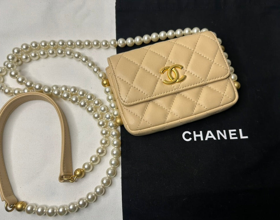 CHANEL Pearls Clutch with Chain Crossbody Quilted Calfskin Beige Clair
