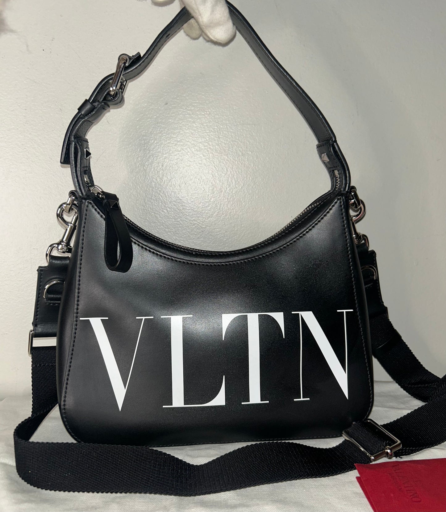 VALENTINO GARAVANI VLTN Logo Leather Shoulder Bag Black