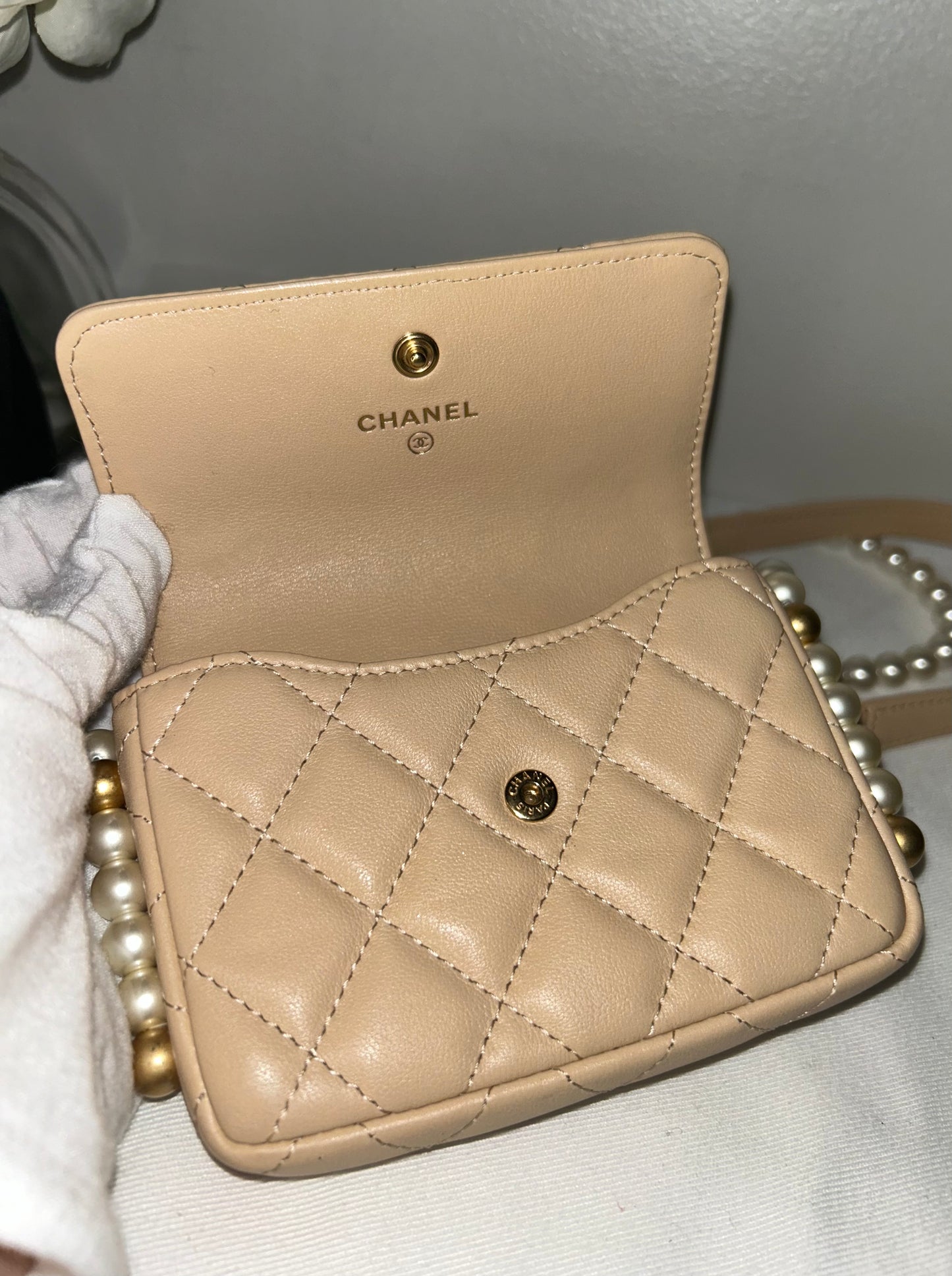CHANEL Pearls Clutch with Chain Crossbody Quilted Calfskin Beige Clair