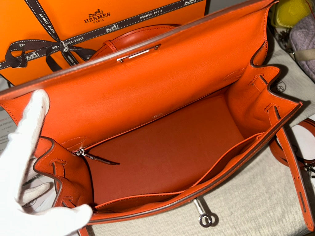 HERMÈS Kelly 28 Sellier Quadrille Toile Ecru/Brique Swift Palladium Hardware