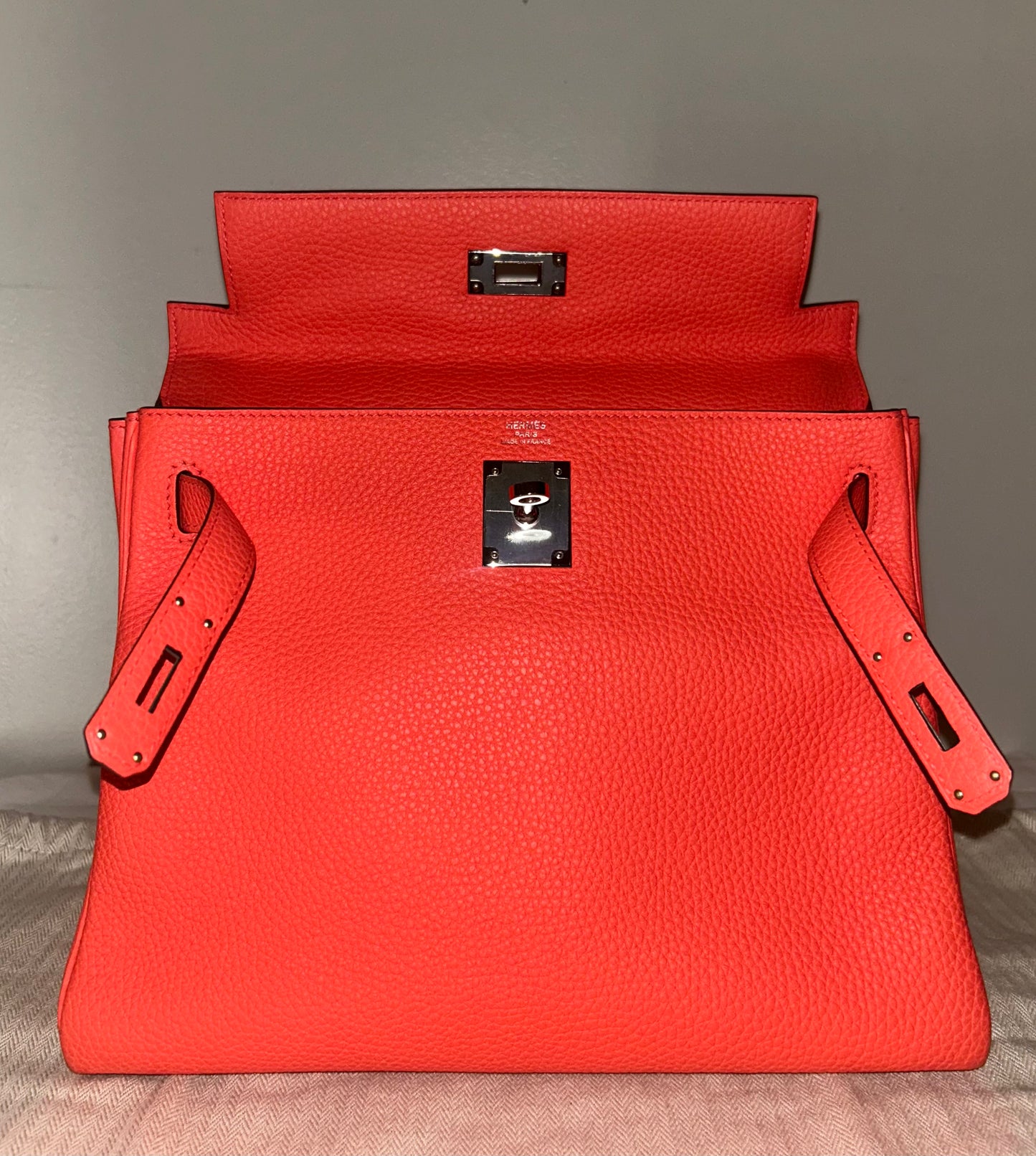 HERMÈS Kelly 28 Rose Texas Clemence Palladium Hardware Handbag - Z Stamp