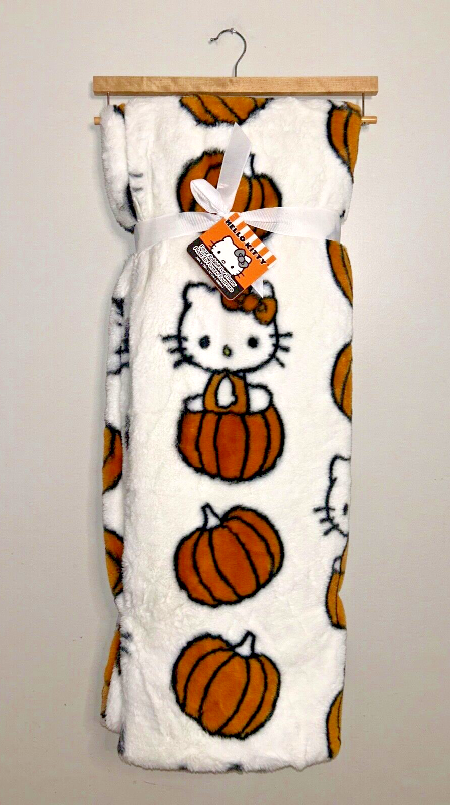 NEW ! NWT HELLO KITTY Pumpkins Fall Faux Rabbit Fur Throw Blanket 50" x 70"