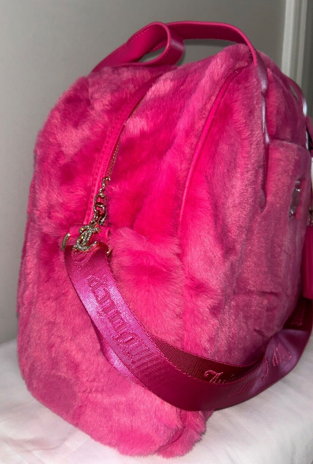 NEW! NWT JUICY COUTURE Faux Fur Charmed Dome Weekender Bag Pink Flash