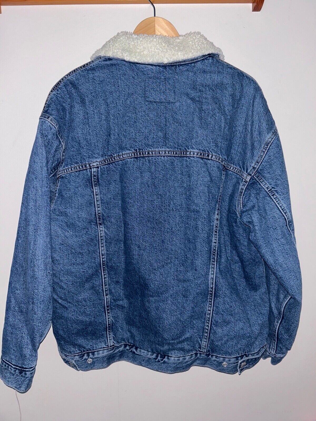 NEW! NWT LEVI'S Sherpa Lined Trucker Jacket in Indigo Wash Size L