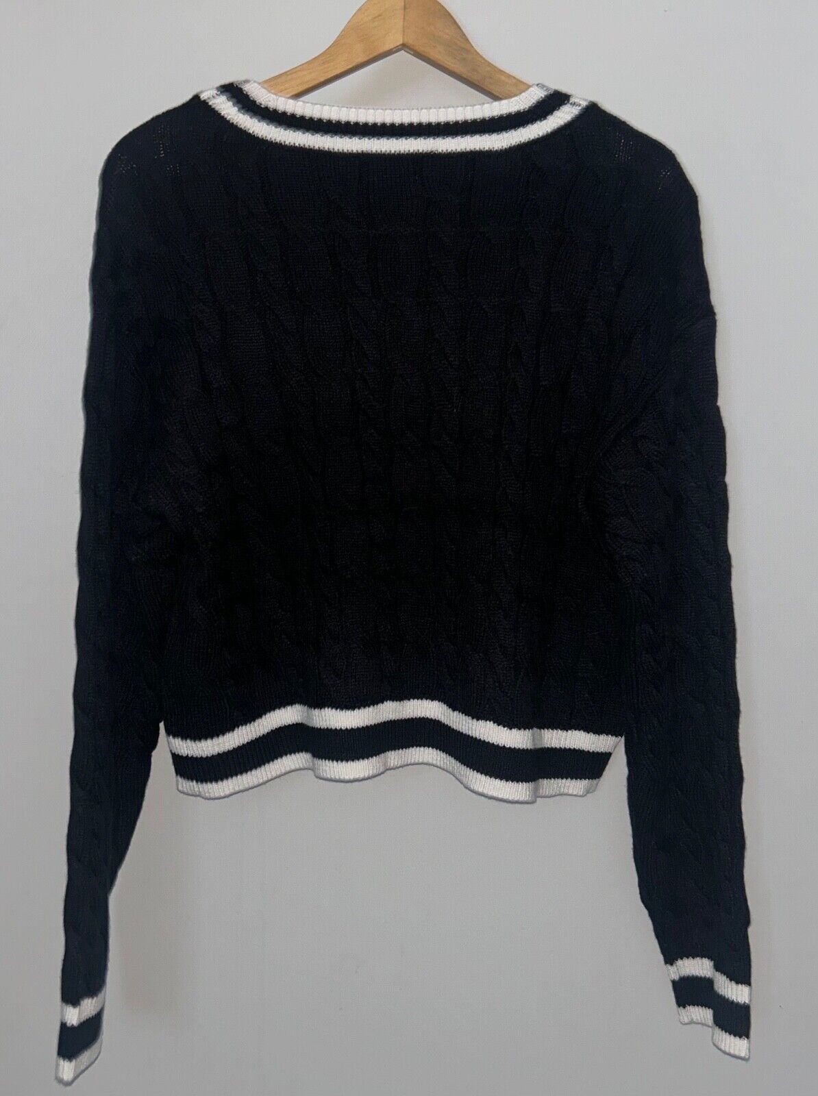 $125 NEW! NWT HOUSE OF HARLOW 1960 Cable Knit V-Neck Sweater Black/Ivory Size L