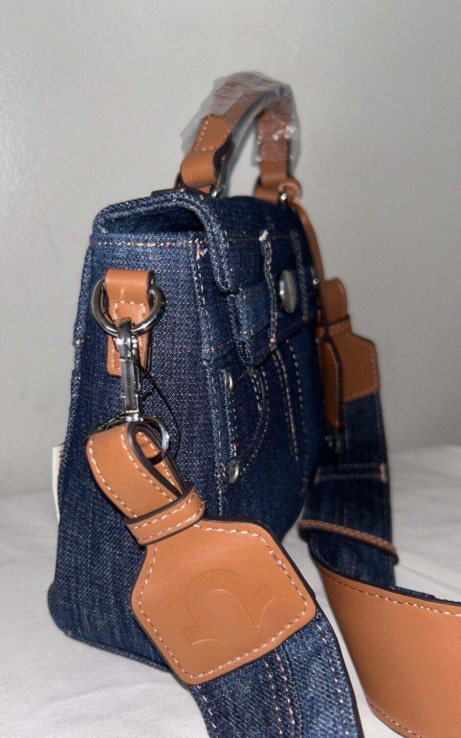 NEW ! NWT TRUE RELIGION Denim Jean Pocket Horseshoe Logo Crossbody Bag