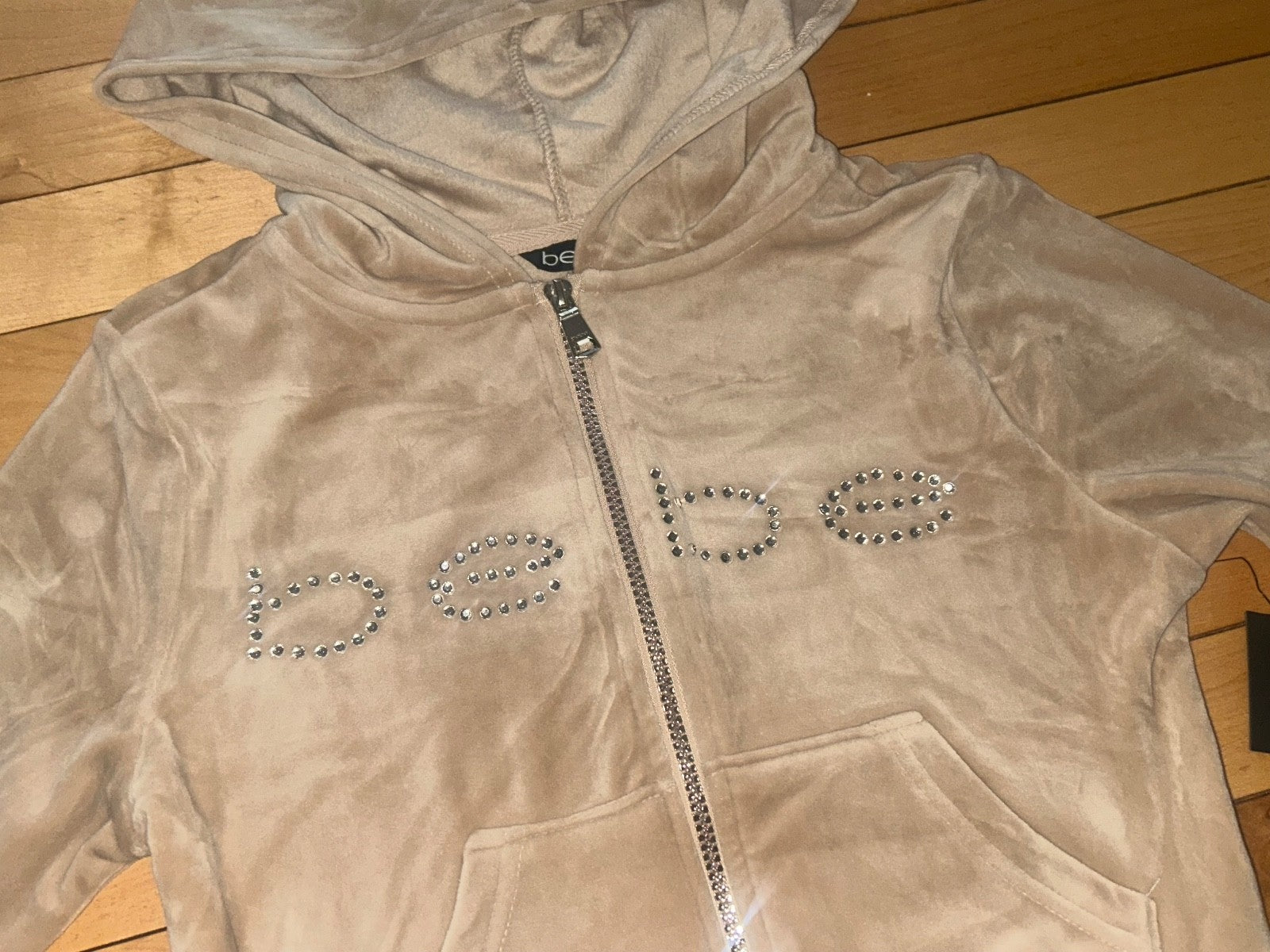 NEW! NWT BEBE Bling Velour Rhinestone Logo Tracksuit Set in Beige Cream Size XS
