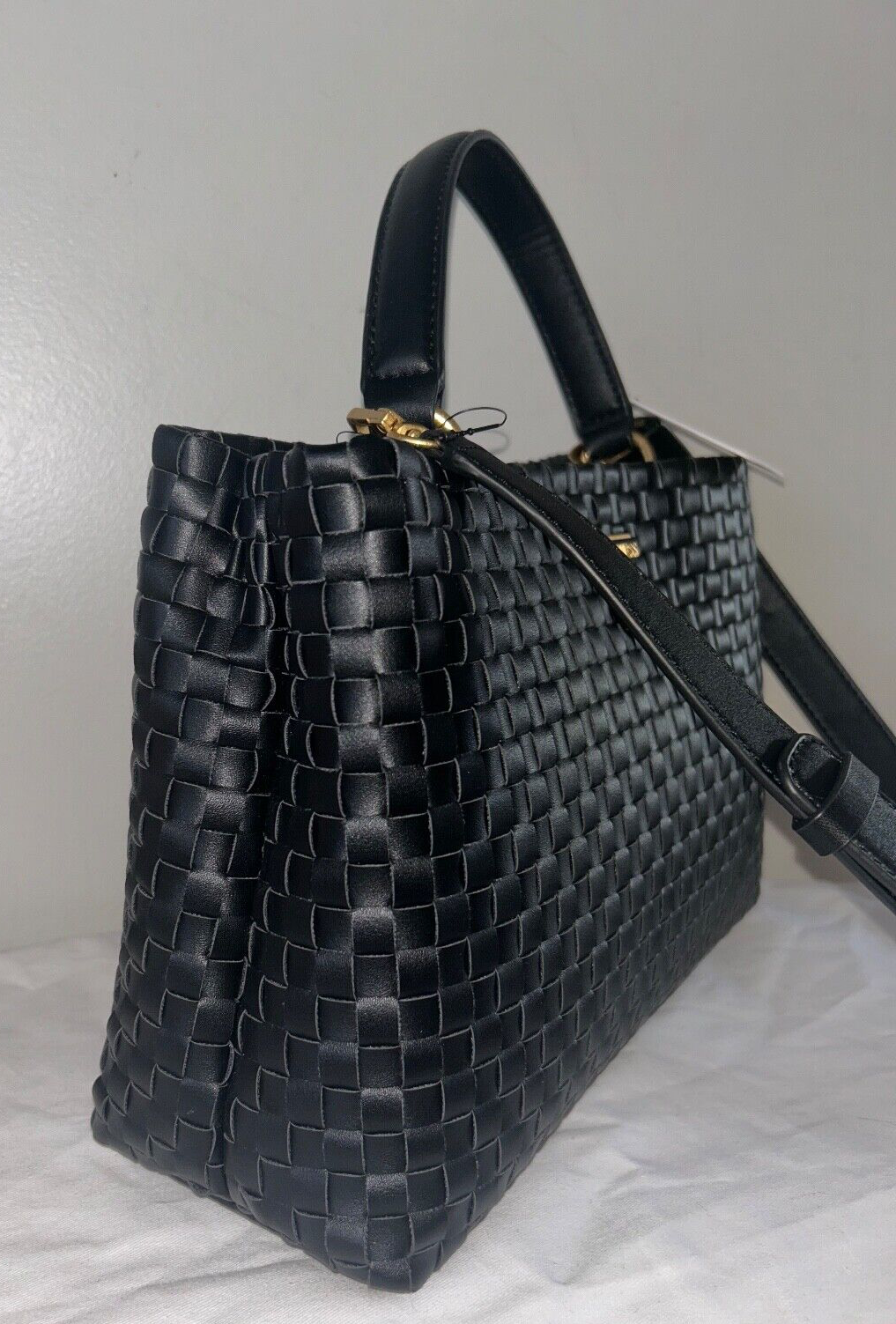 NEW ! NWT GUESS Lisbet  2 Compartment Woven Satchel Handbag Black