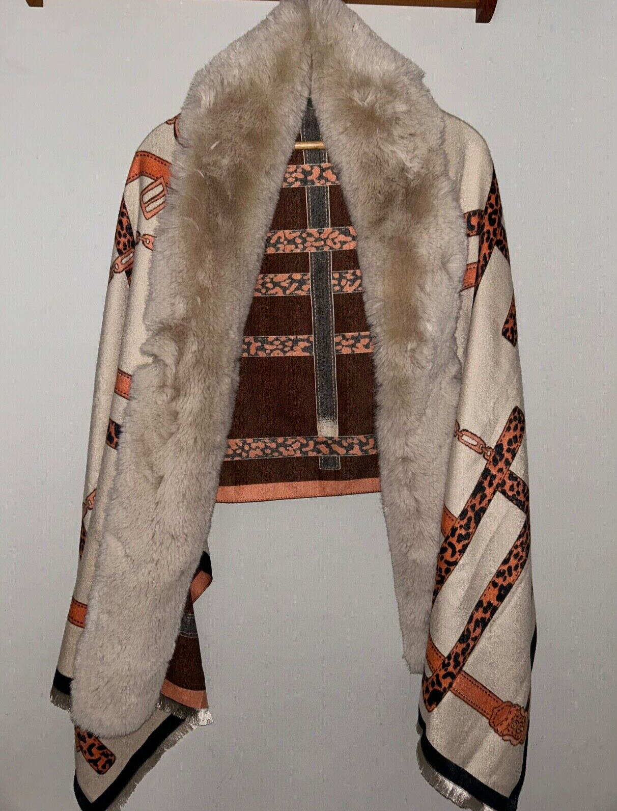 NEW! NWT LA FIORENTINA Stylish Wrap with Faux Fur Trim Beige/Orange O/S