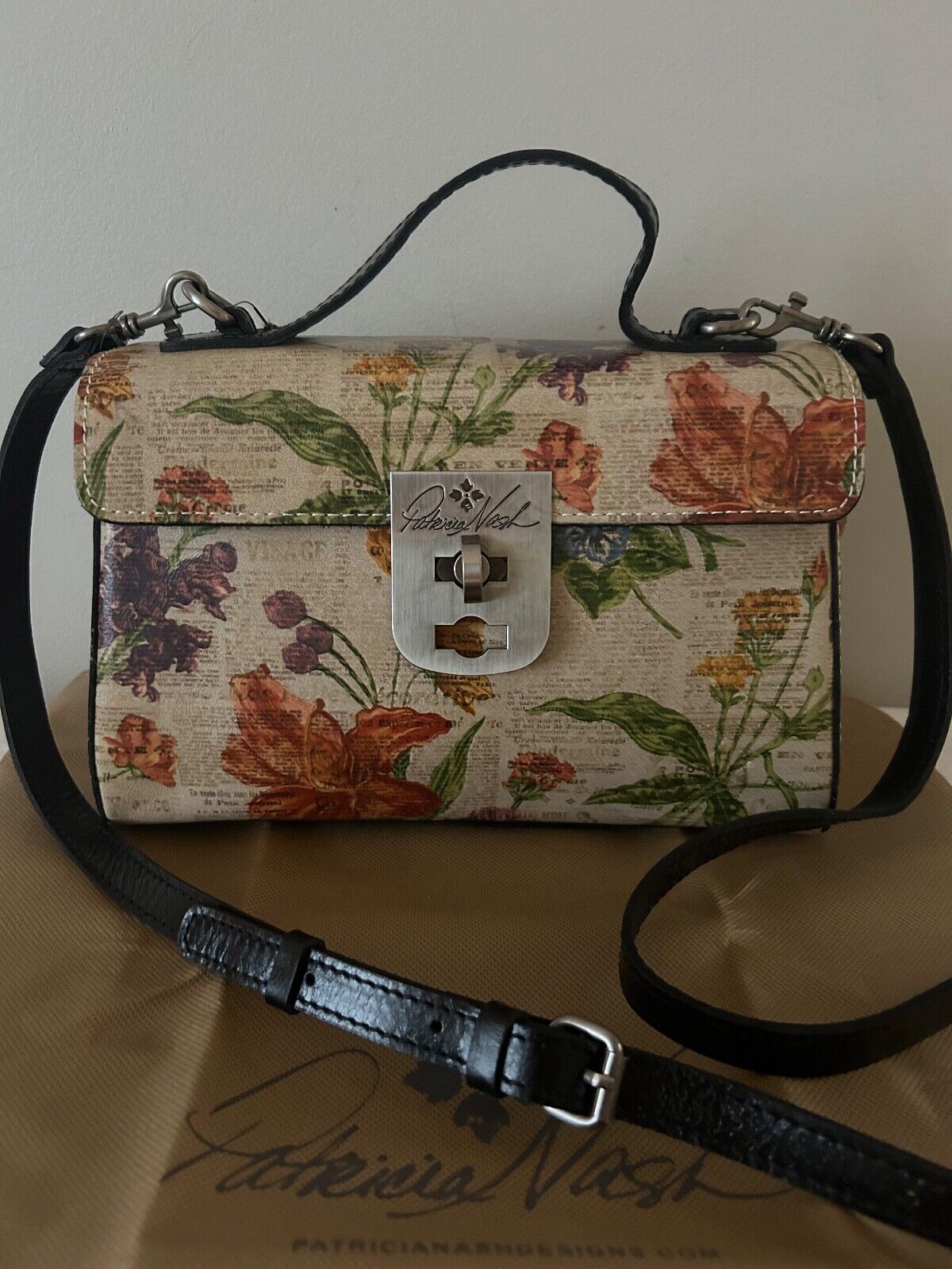 NEW! NWT PATRICIA NASH Parisian Newspaper Carisbrooke Floral Satchel Bag Beige