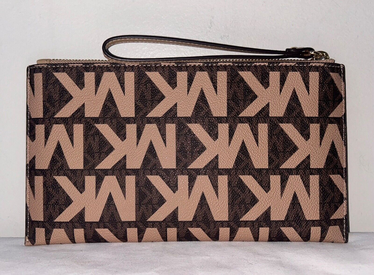 NEW! NWT MICHAEL KORS MK Logo Large Zip Clutch Wristlet Camel Brown