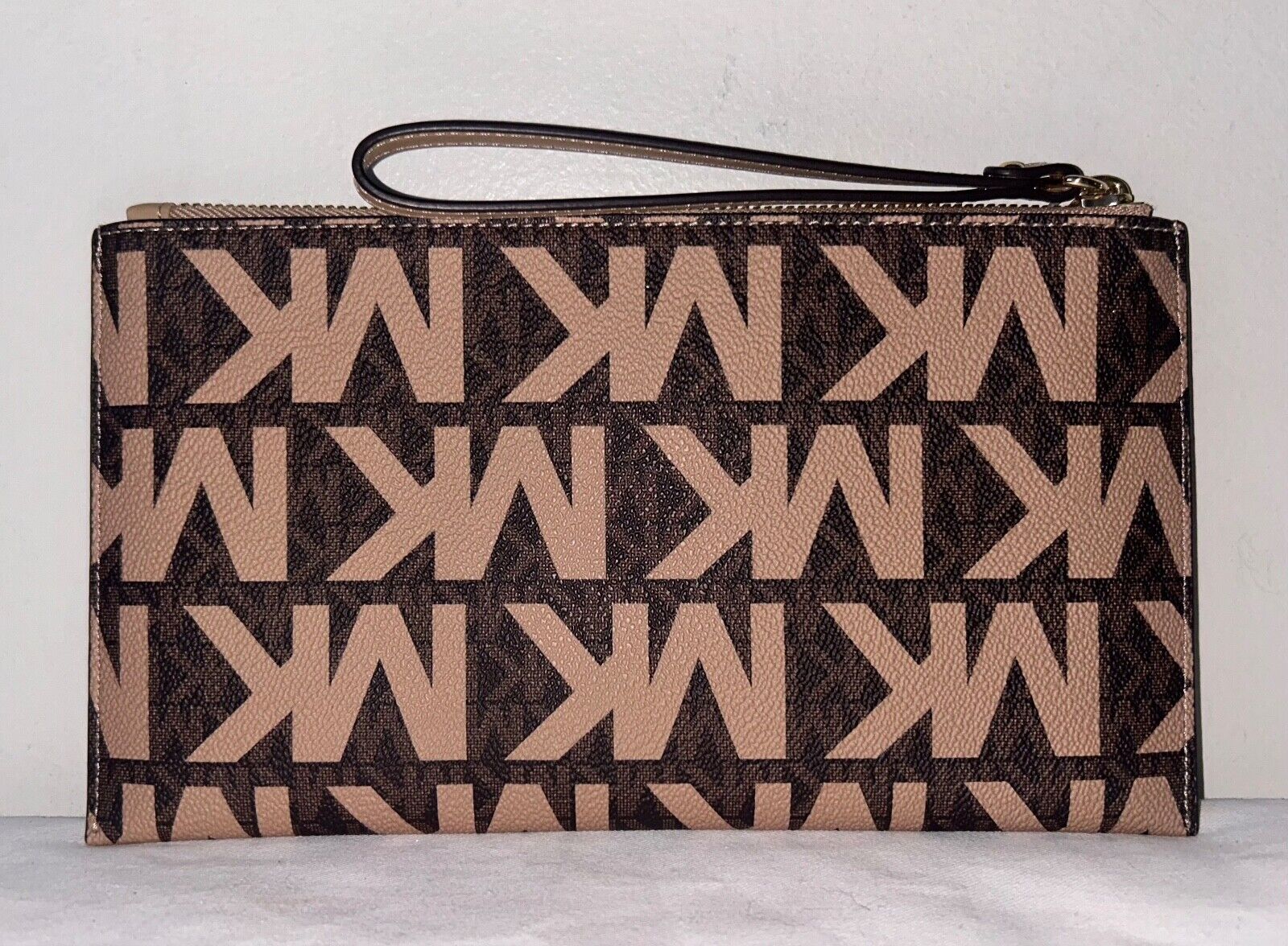 NEW! NWT MICHAEL KORS MK Logo Large Zip Clutch Wristlet Camel Brown