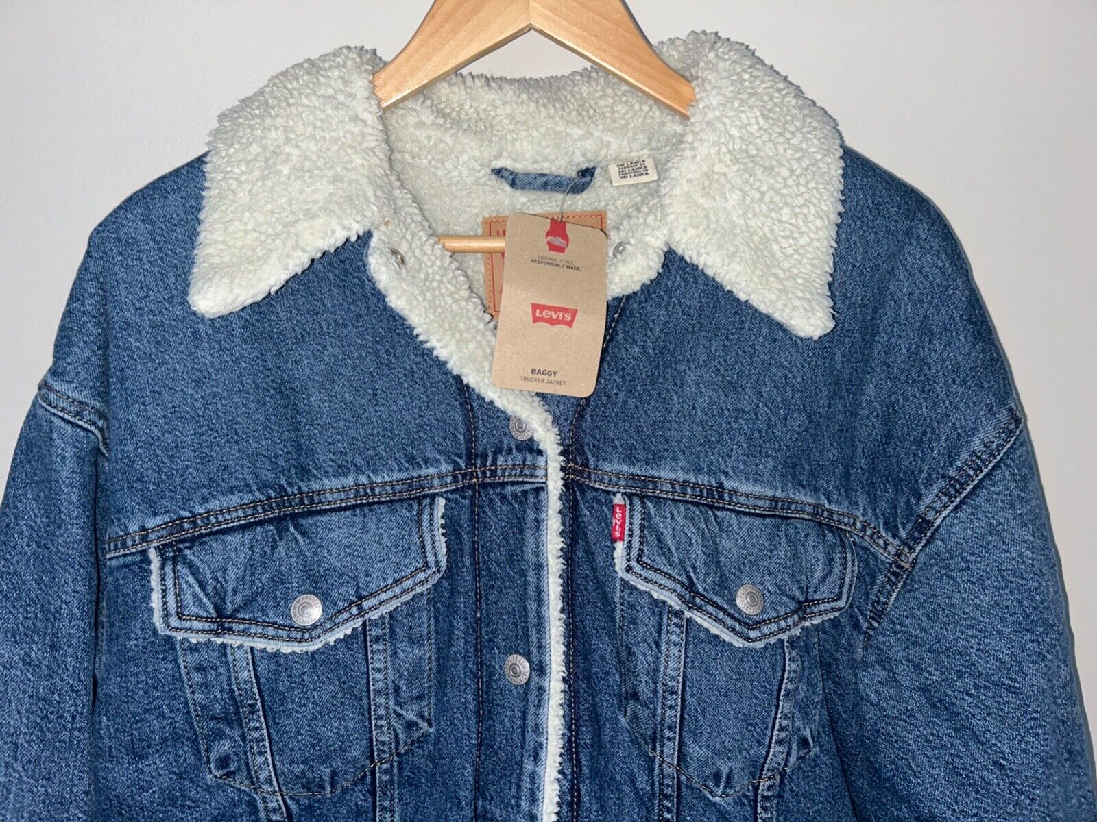 NEW! NWT LEVI'S Sherpa Lined Trucker Jacket in Indigo Wash Size L