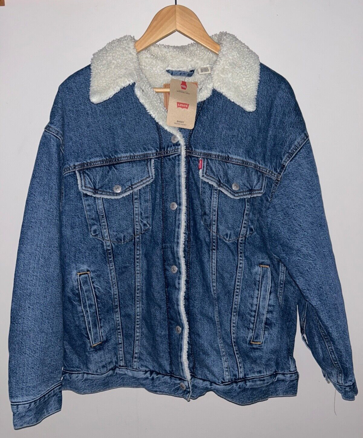 NEW! NWT LEVI'S Sherpa Lined Trucker Jacket in Indigo Wash Size L