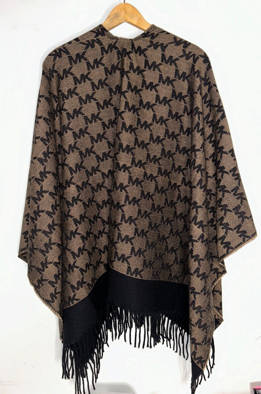 NEW! NWT MICHAEL KORS MK Logo Jacquard Fringe Shawl Wrap in Brown/Black O/S