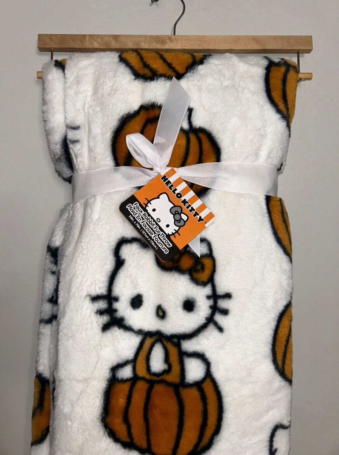 NEW ! NWT HELLO KITTY Pumpkins Fall Faux Rabbit Fur Throw Blanket 50" x 70"