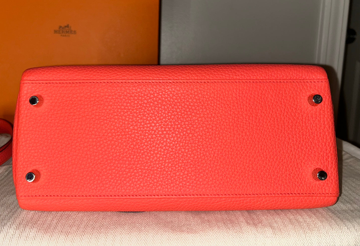 HERMÈS Kelly 28 Rose Texas Clemence Palladium Hardware Handbag