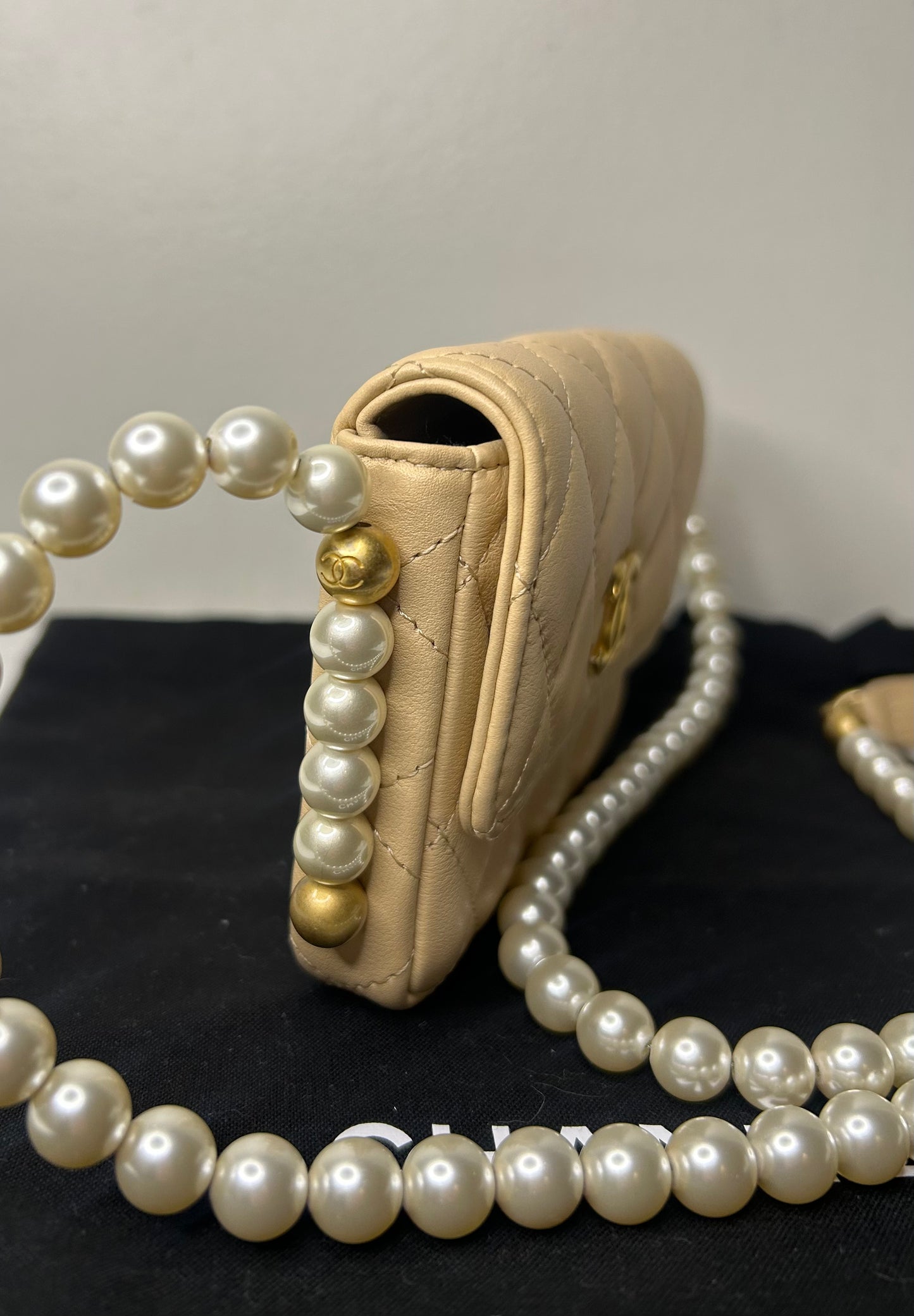 CHANEL Pearls Clutch with Chain Crossbody Quilted Calfskin Beige Clair