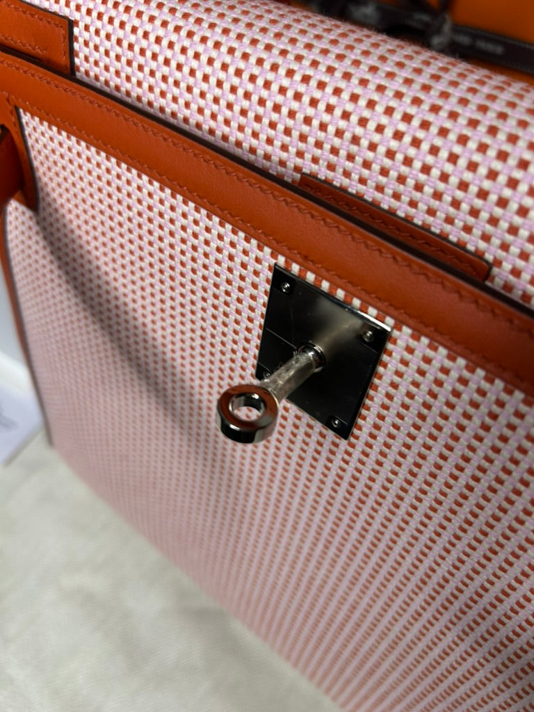 HERMÈS Kelly 28 Sellier Quadrille Toile Ecru/Brique Swift Palladium Hardware