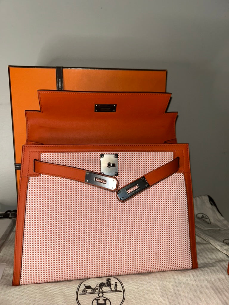 HERMÈS Kelly 28 Sellier Quadrille Toile Ecru/Brique Swift Palladium Hardware