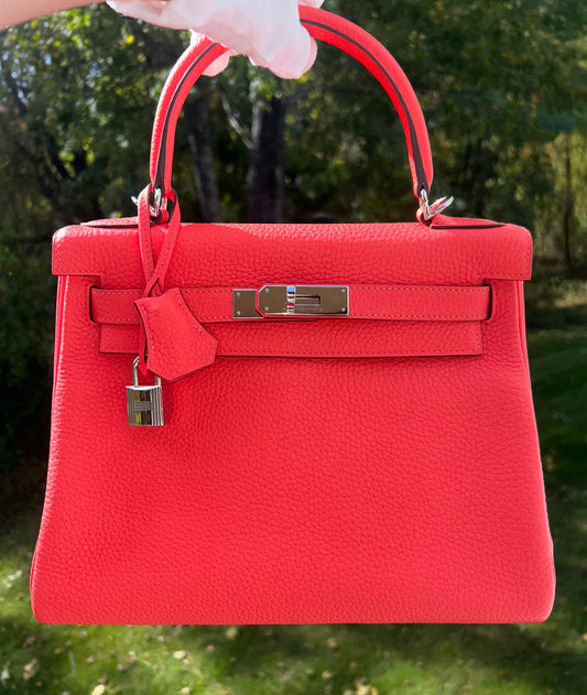 HERMÈS Kelly 28 Rose Texas Clemence Palladium Hardware Handbag