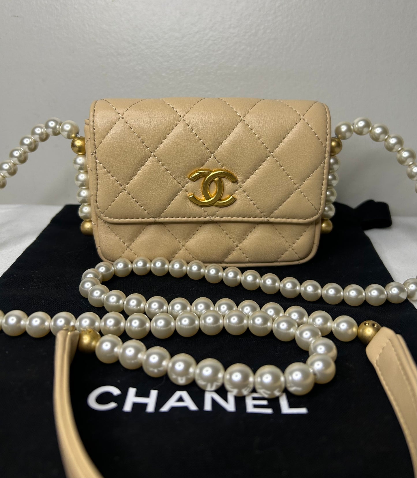 CHANEL Pearls Clutch with Chain Crossbody Quilted Calfskin Beige Clair