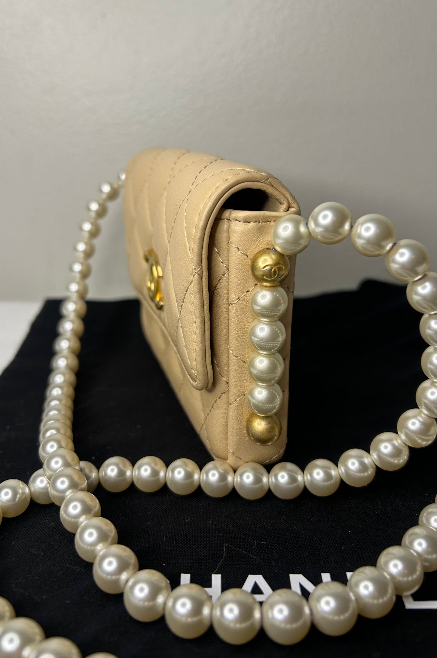 CHANEL Pearls Clutch with Chain Crossbody Quilted Calfskin Beige Clair