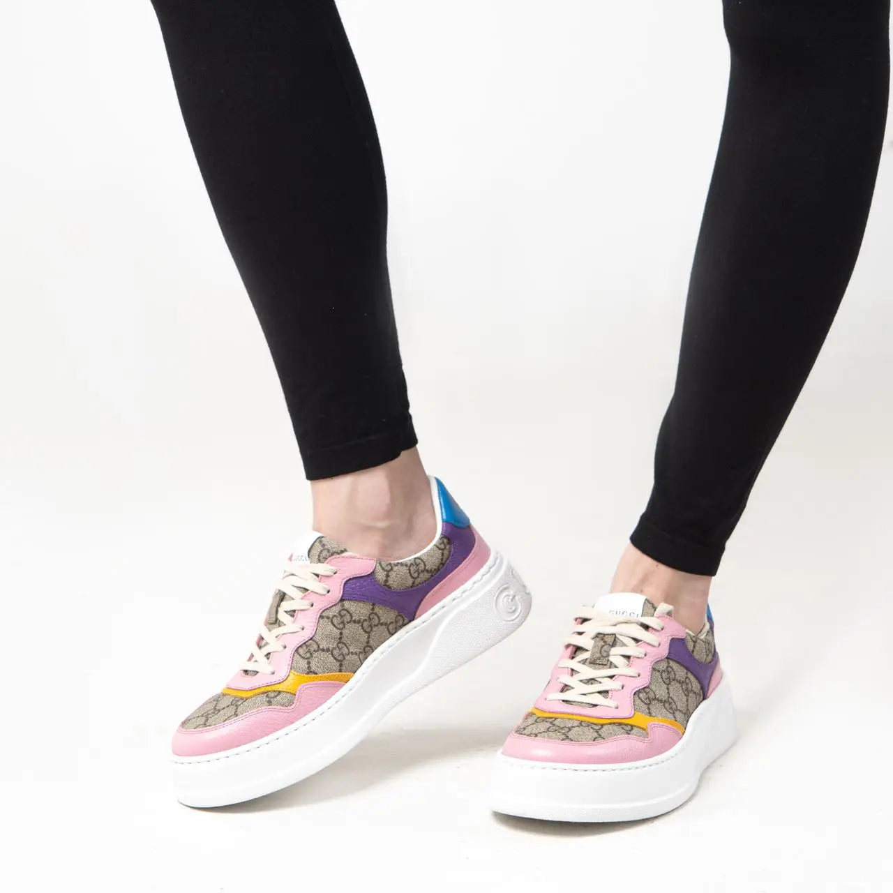 GUCCI GG Supreme Calfskin Low-Top Sneakers Beige/White/Pink Multi Size 5.5