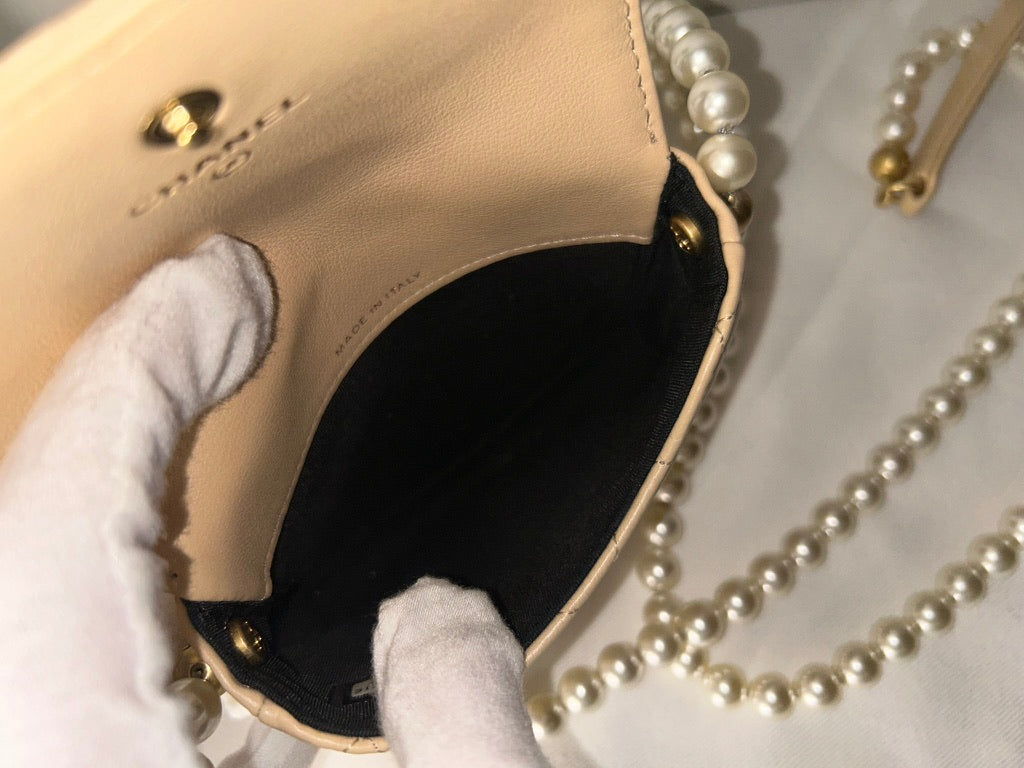 CHANEL Pearls Clutch with Chain Crossbody Quilted Calfskin Beige Clair