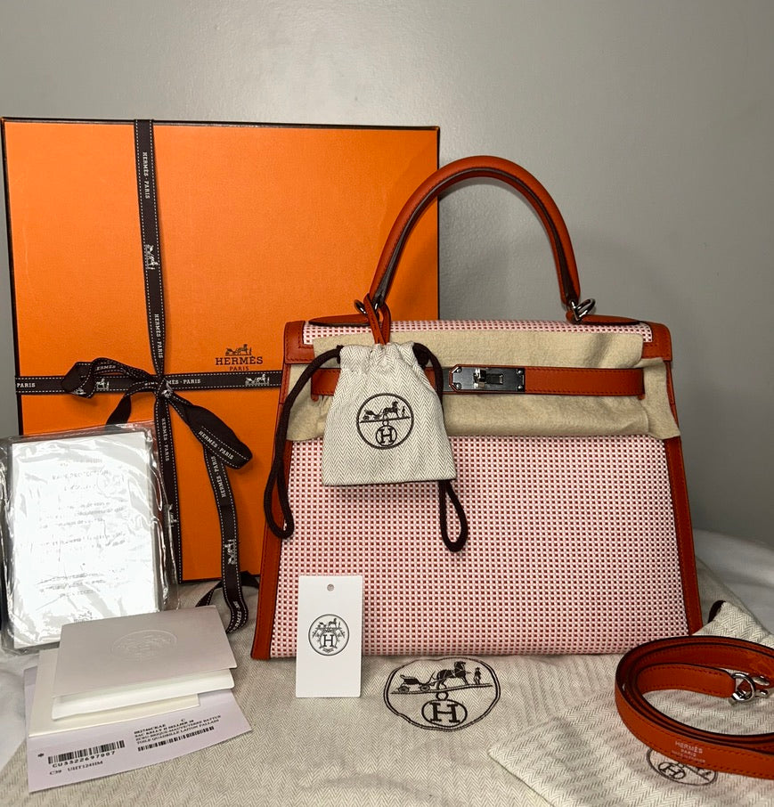 HERMÈS Kelly 28 Sellier Quadrille Toile Ecru/Brique Swift Palladium Hardware