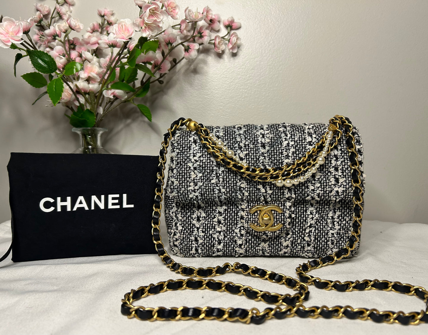 CHANEL CC Mini Pearl Flap Bag Sequin Tweed Black & White / Gold Hardware