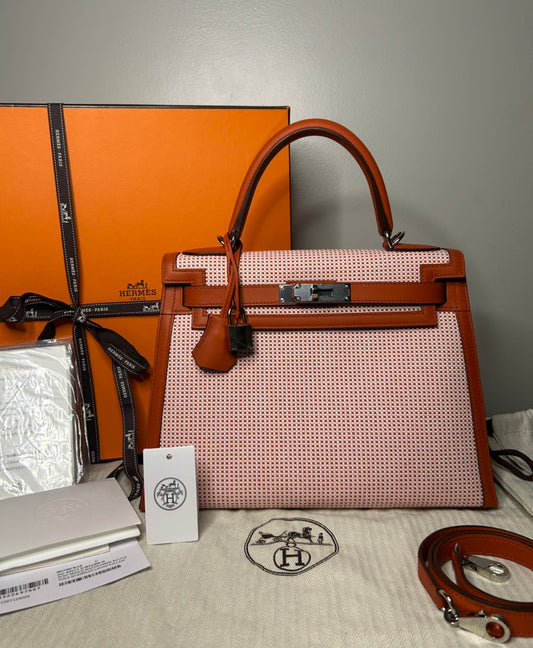 HERMÈS Kelly 28 Sellier Quadrille Toile Ecru/Brique Swift Palladium Hardware