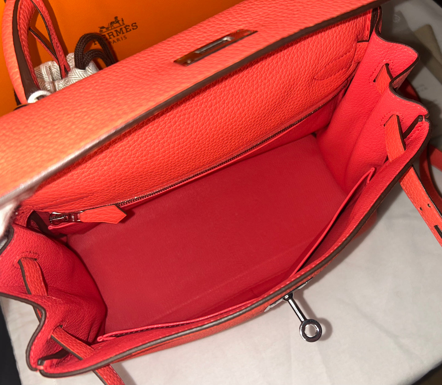 HERMÈS Kelly 28 Rose Texas Clemence Palladium Hardware Handbag - Z Stamp