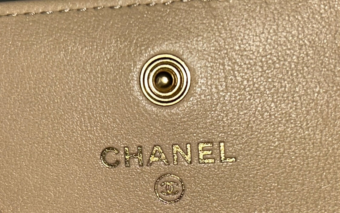 CHANEL Pearls Clutch with Chain Crossbody Quilted Calfskin Beige Clair