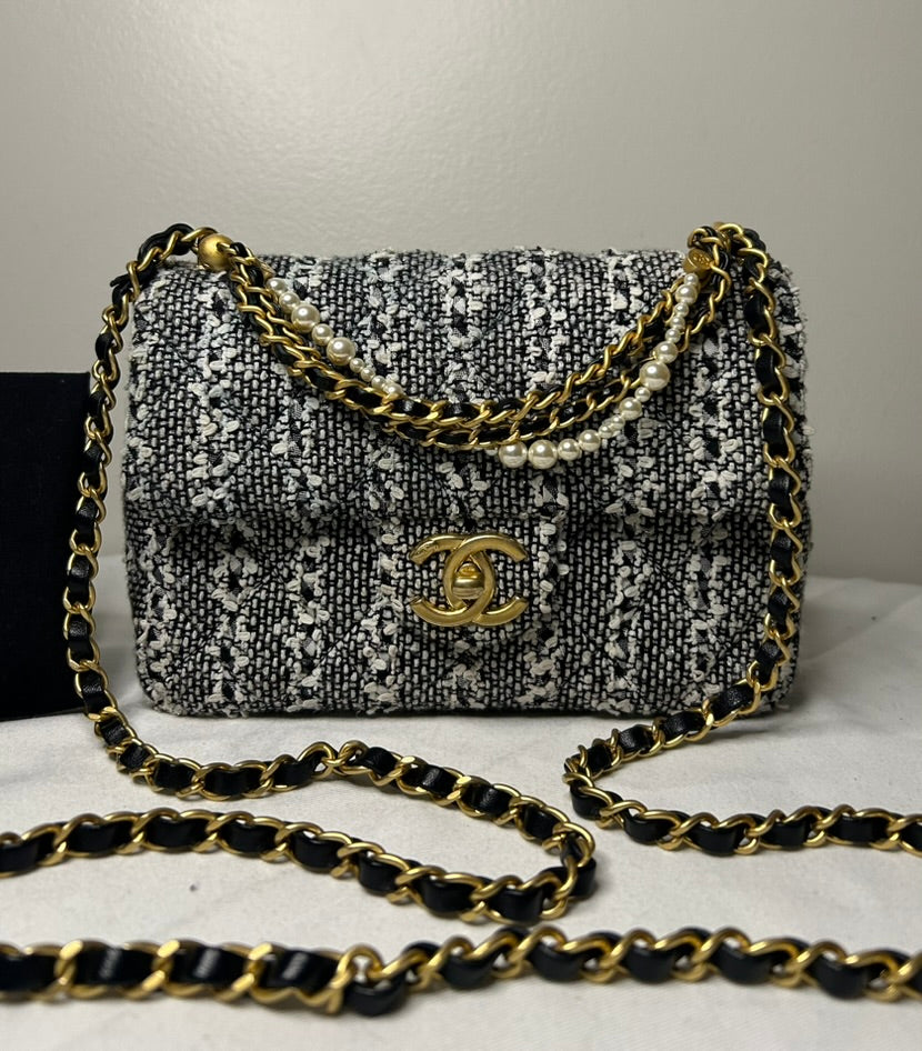 CHANEL CC Mini Pearl Flap Bag Sequin Tweed Black & White / Gold Hardware
