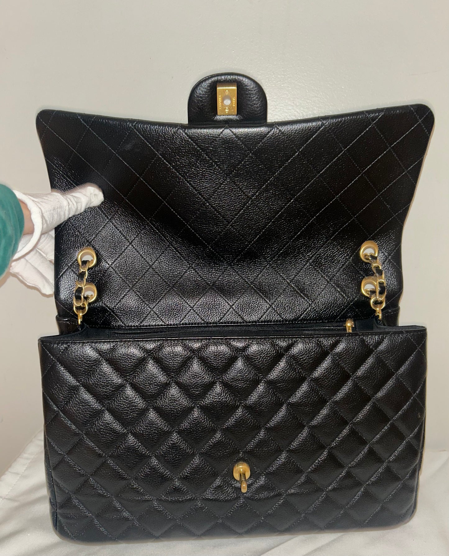 CHANEL 24C XXL Travel Flap Bag Quilted Calfskin Leather Black / Gold Hardware