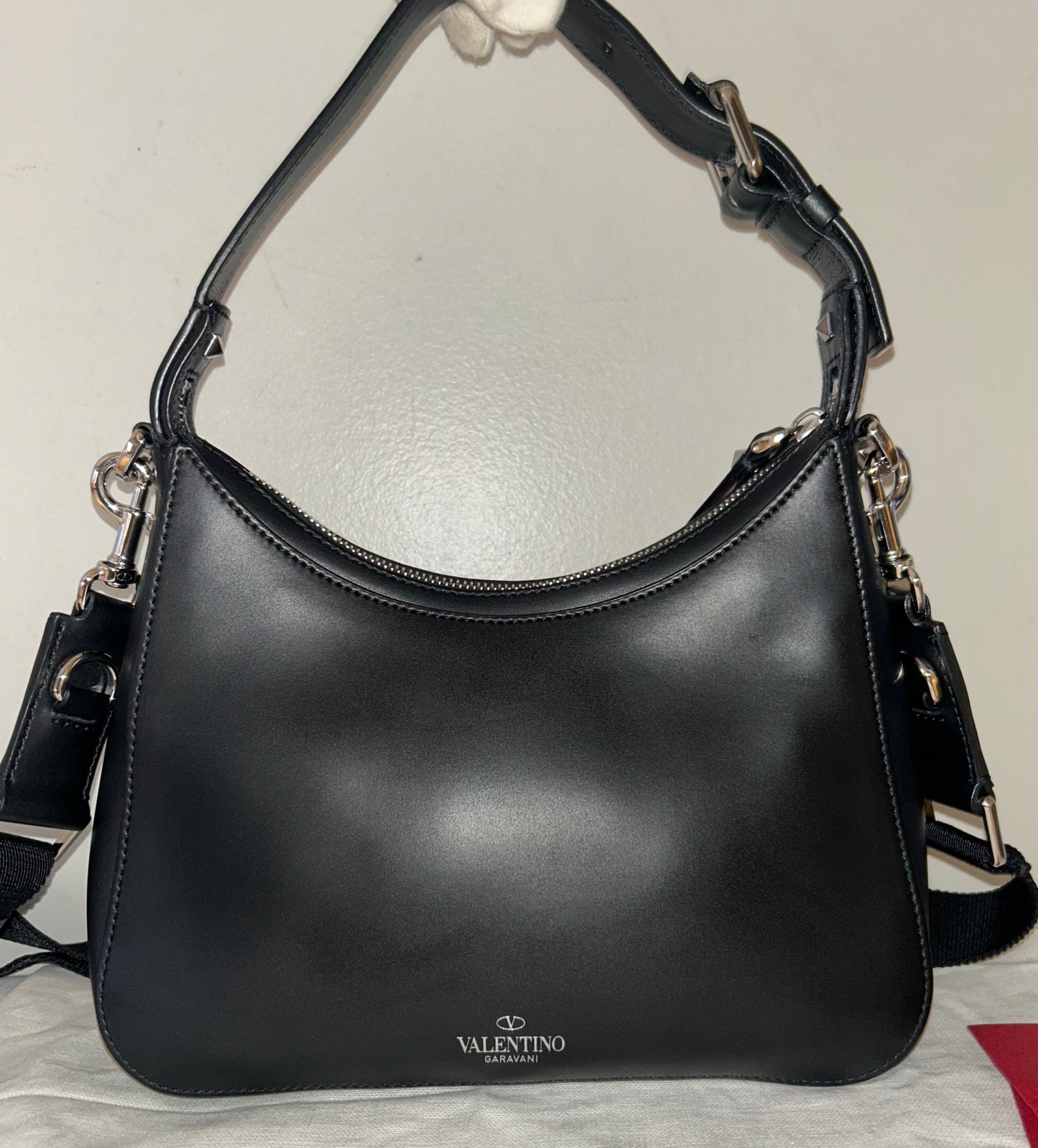 VALENTINO GARAVANI VLTN Logo Leather Shoulder Bag Black