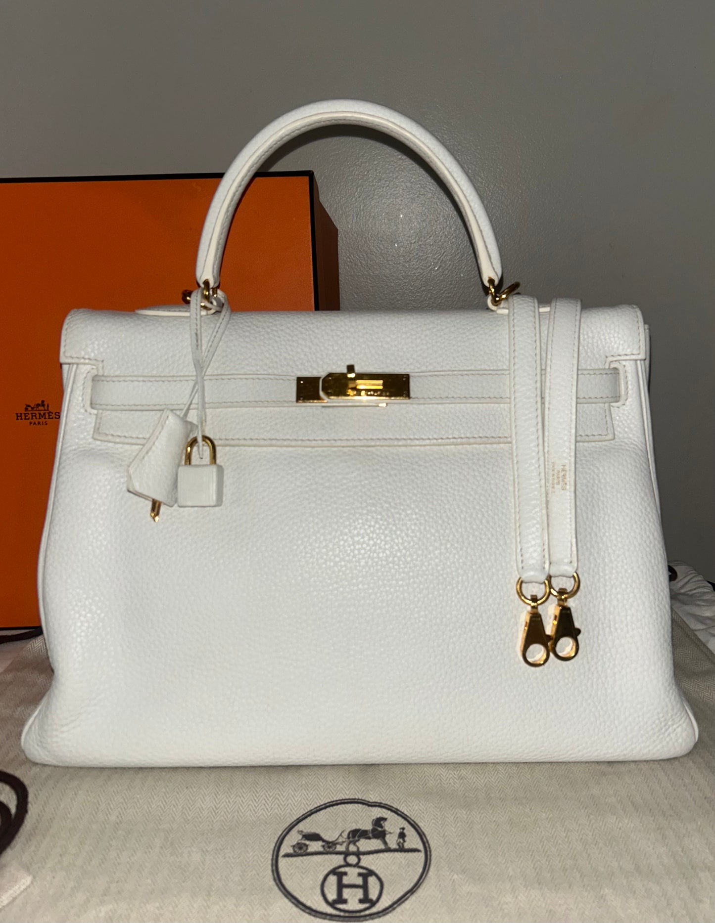 HERMÈS Kelly 35 White Blanc Clemence Leather Gold Hardware Handbag
