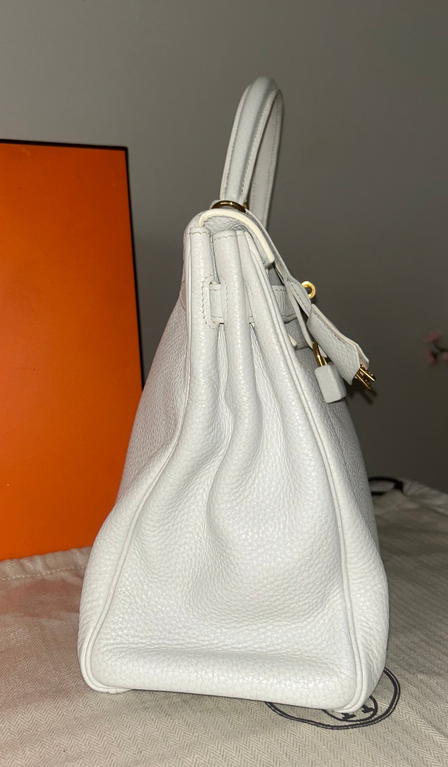 HERMÈS Kelly 35 White Blanc Clemence Leather Gold Hardware Handbag